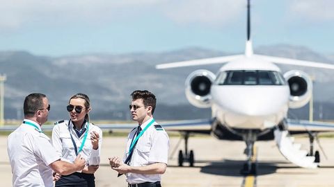 Guide to Aviation Academy Education: Pilot Training, Aviation Management, and Career Pathways